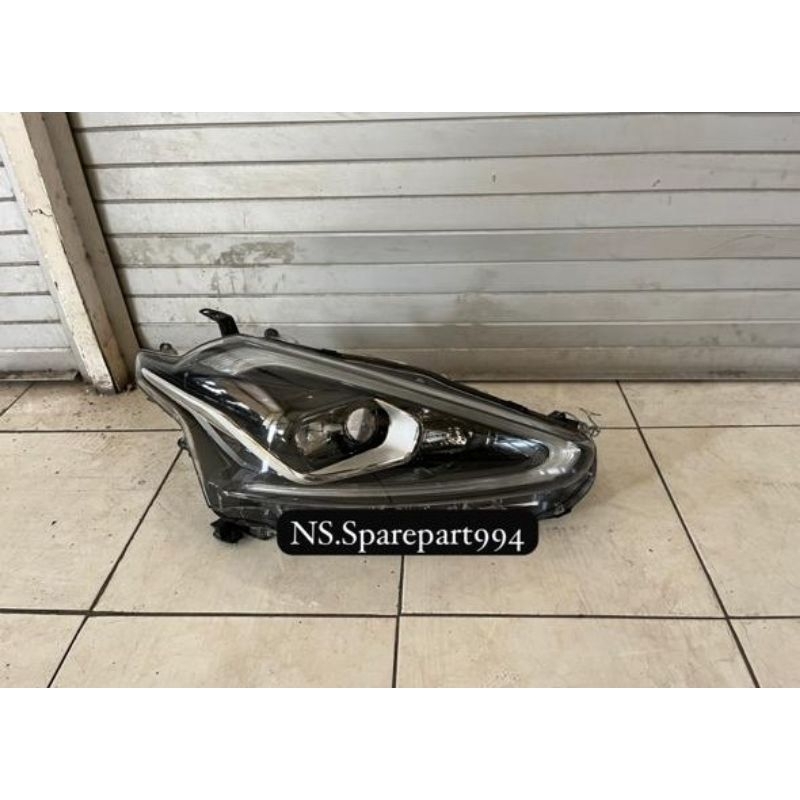 headlamp lampu depan toyota sienta Q