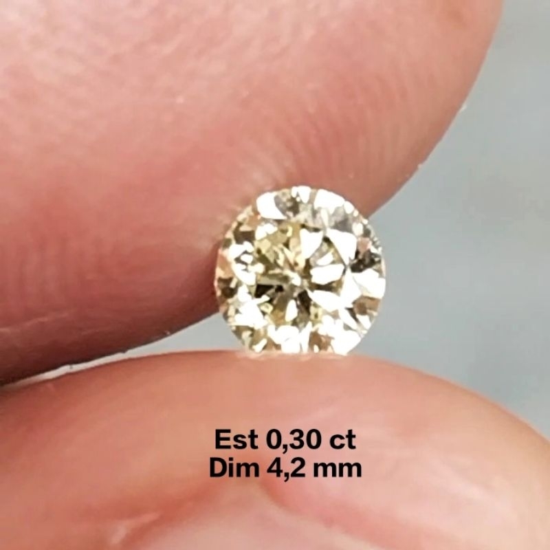 Berlian banjar asli ligth yellow 0, 30 ct - natural diamond round cut
