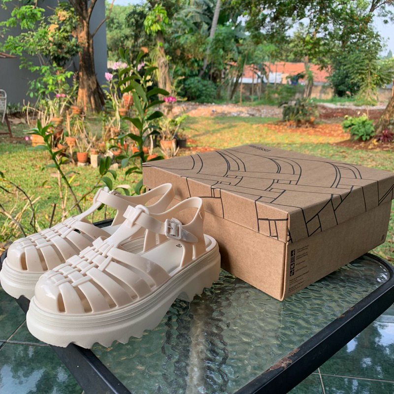 Melissa Possession Platform Ad Beige