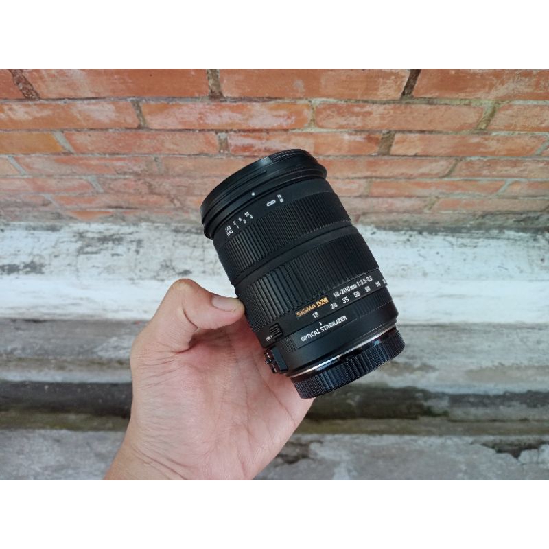 LENSA SIGMA CANON 18-200MM DC F3.5 MULUS ADA BONUSNYA