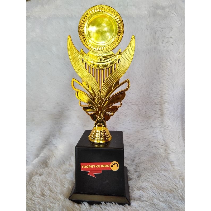 piala figur satu paket 139
