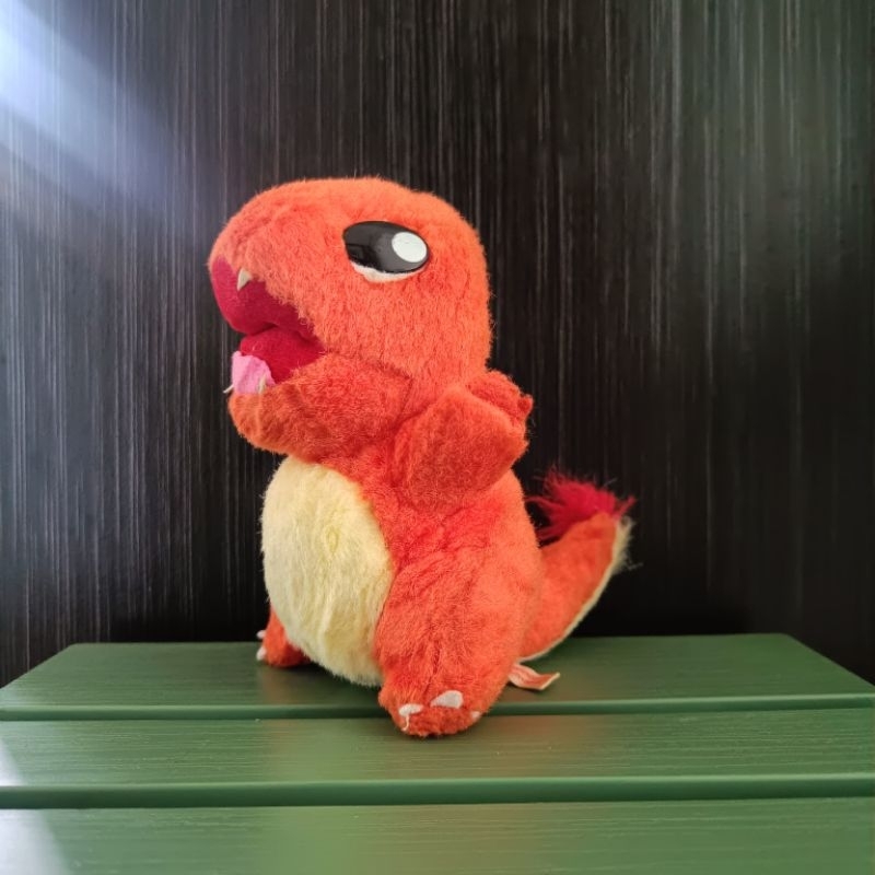 TOMY VINTAGE Boneka Pokemon Charmender Mata Keras