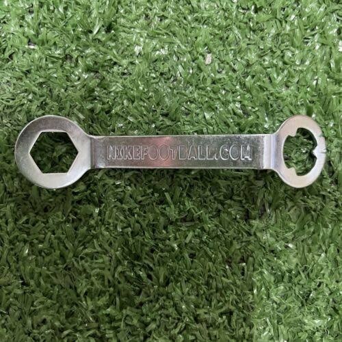 N1K3 Soccer Studs Wrench Orginal. Kunci Pul Sepatu Bola Universal