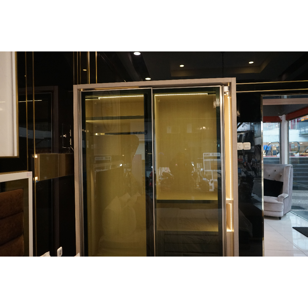 Wardrobe lemari pakaian custom sliding pintu kaca multiplek hpl