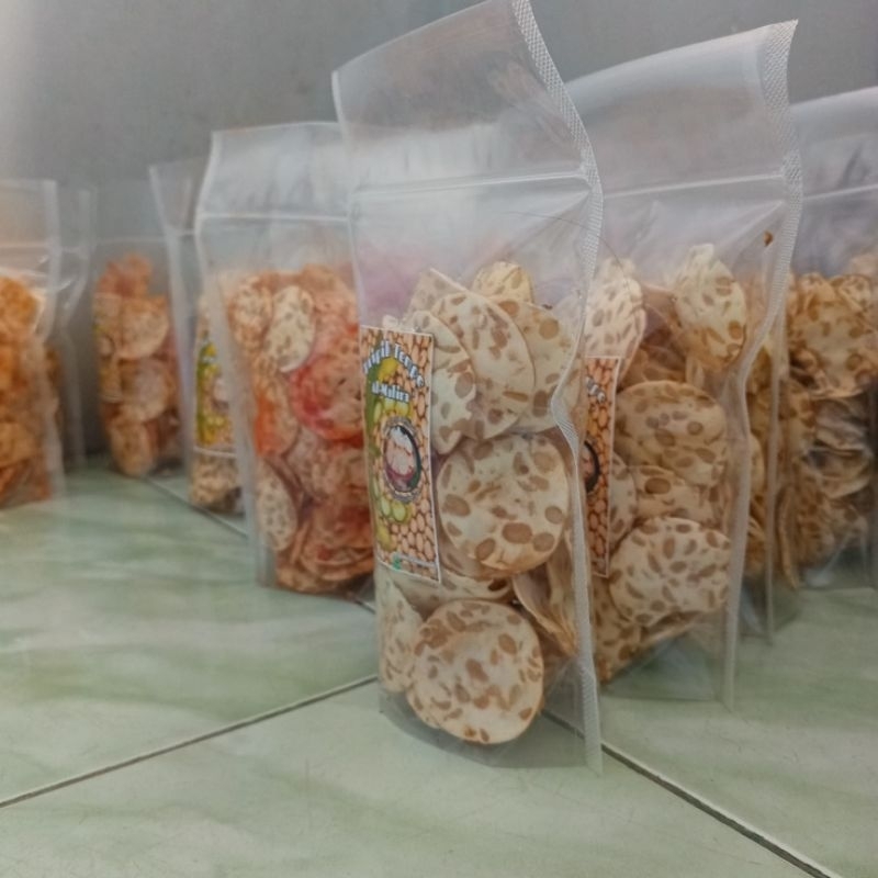 

kripik tempe sagu/makanan ringan/makanan enak/cemilan mantap/kripik murah#kripik#tempe
