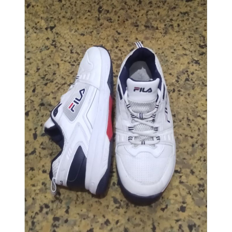 sepatu sport Fila second size 43
