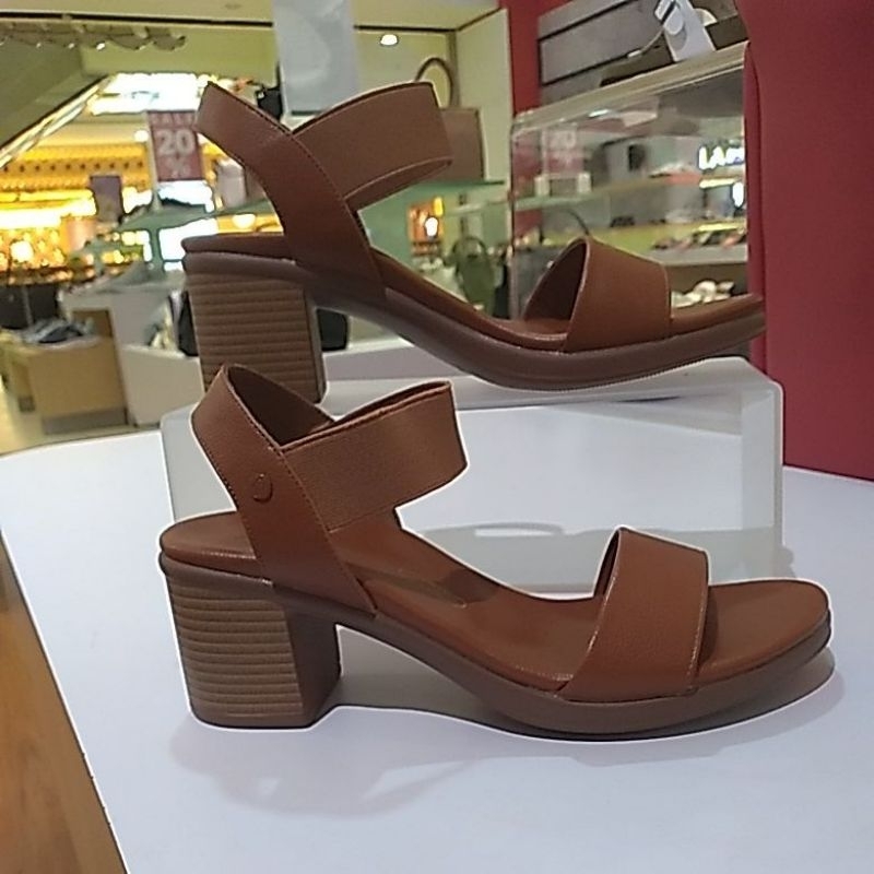 sendal sepatu heels by bata