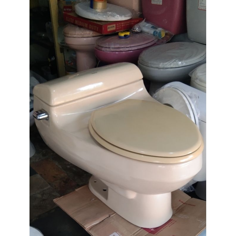 Closet duduk toto tipe cw436 j warna krem kondisi second 90% kaya baru normal