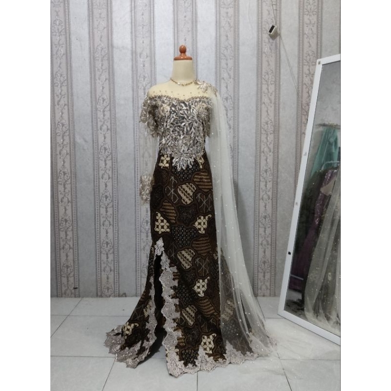 baju wisuda / kebaya batik modern / dress prewedding