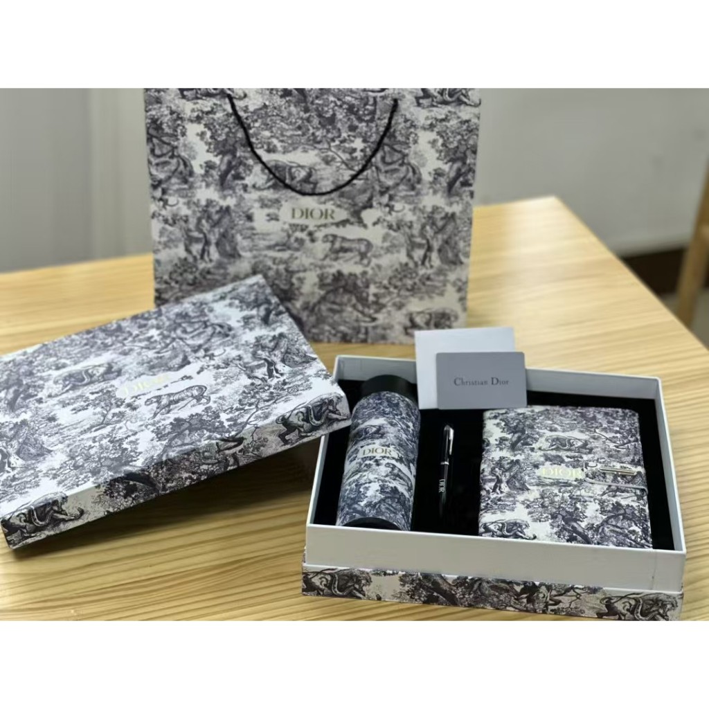 

Dior gift box set