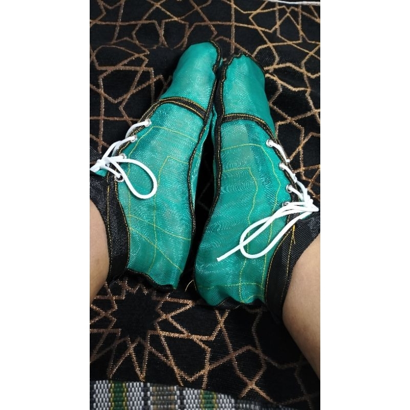 Sepatu sawah anti keong