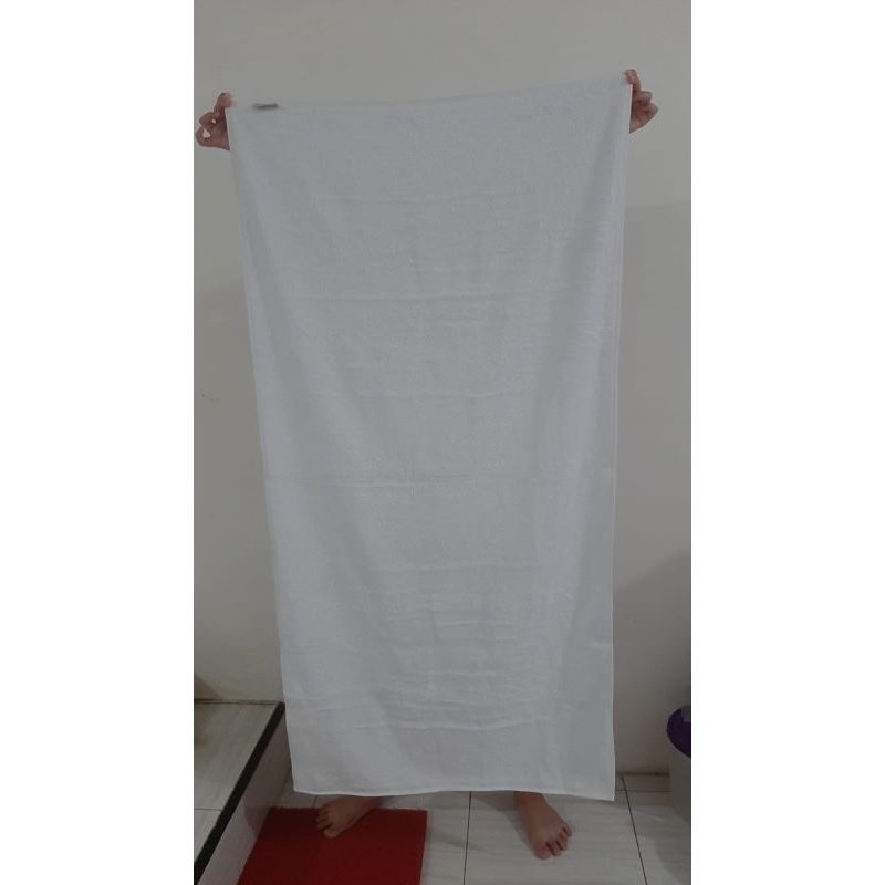 Handuk Putih Lenuta