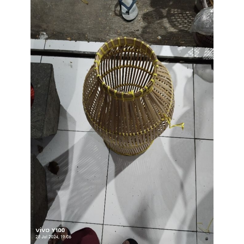 bubu  perangkap ikan dari anyaman bambu