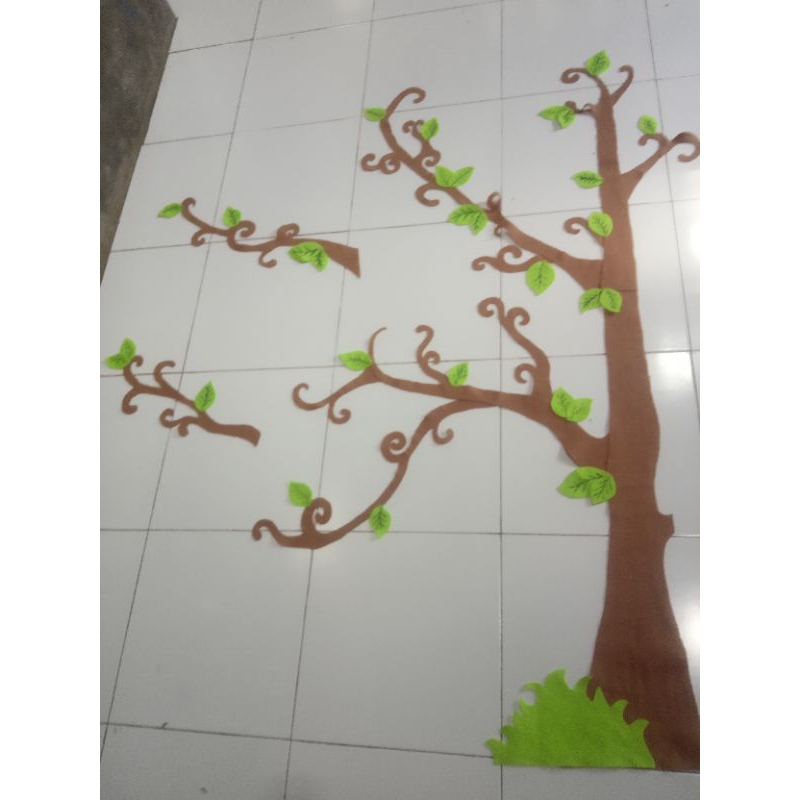 hiasan dinding/ hiasan kelas/ gambar pohon/ hiasan kain flanel