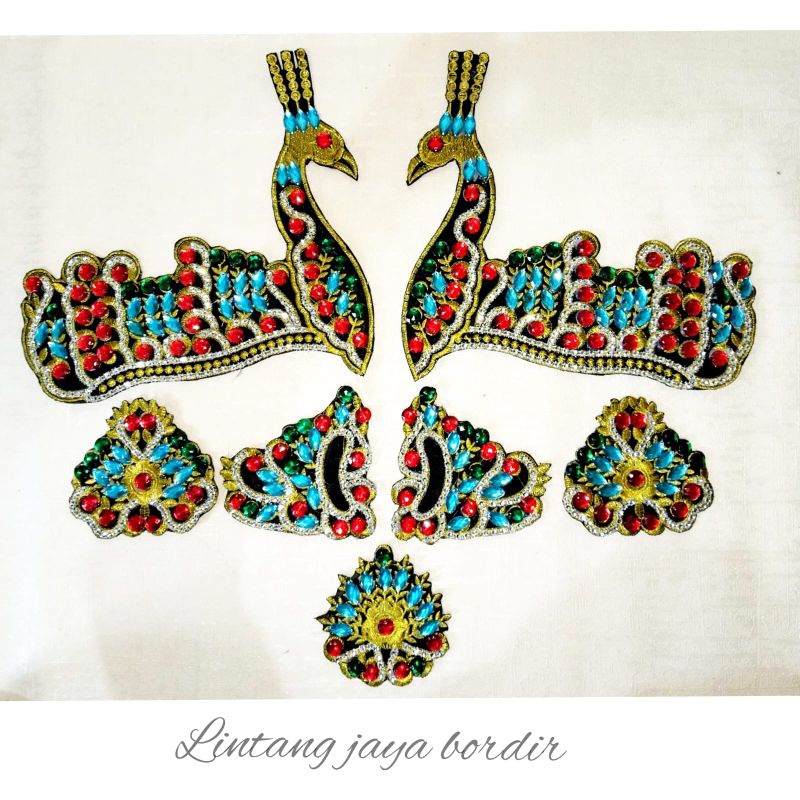 bordir mahkota merak
