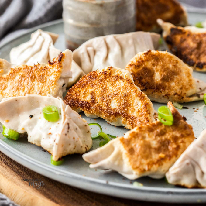 

Happy Belly Gyoza Skin / Kulit Pangsit / Kulit Dumpling 300 Gr