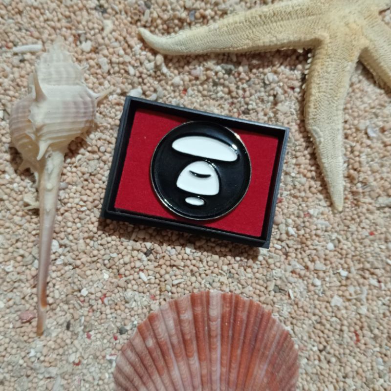 pin topi model Aape BAPE custom