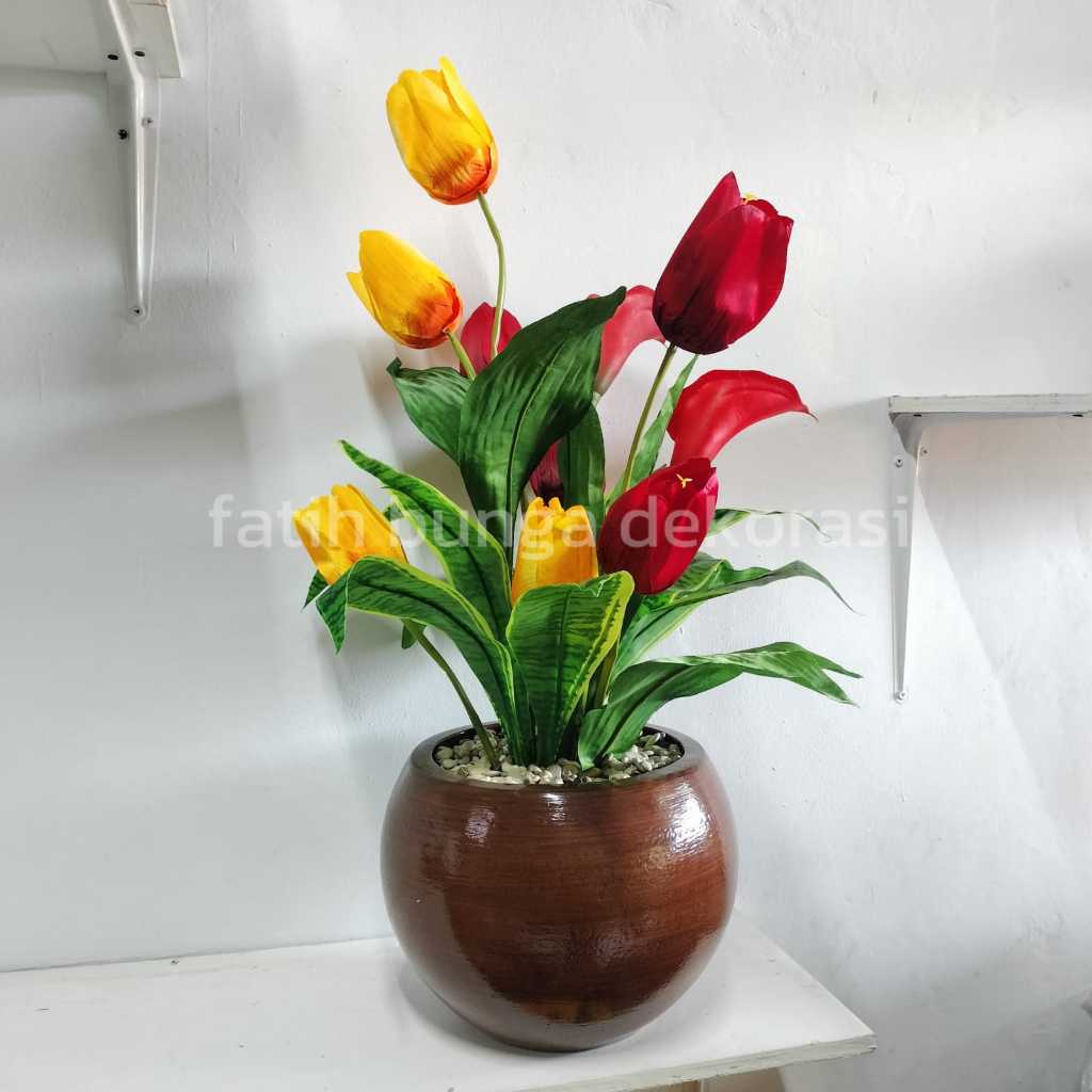 Rangkaian Bunga Tulip/Bunga artificial/Lengkap dengan pot