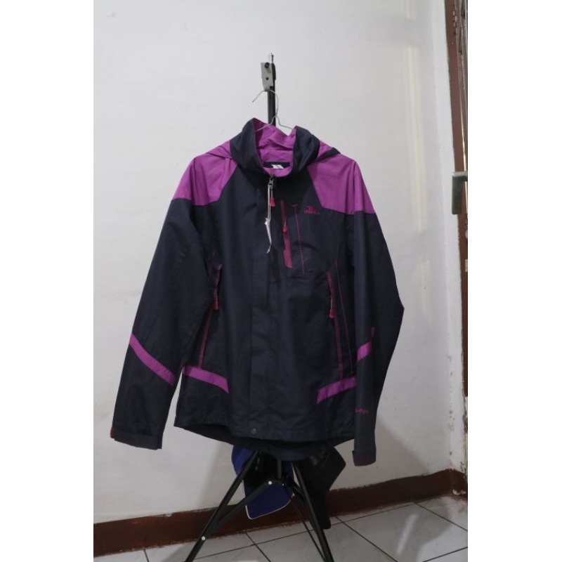Outdoor Trespass dan Lowe Alpine