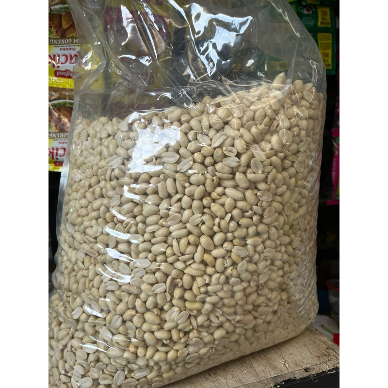 

kacang kupas 250g