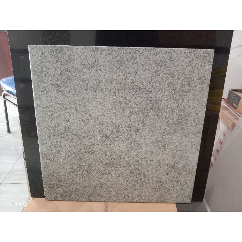 Keramik kasar 50x50 karpot