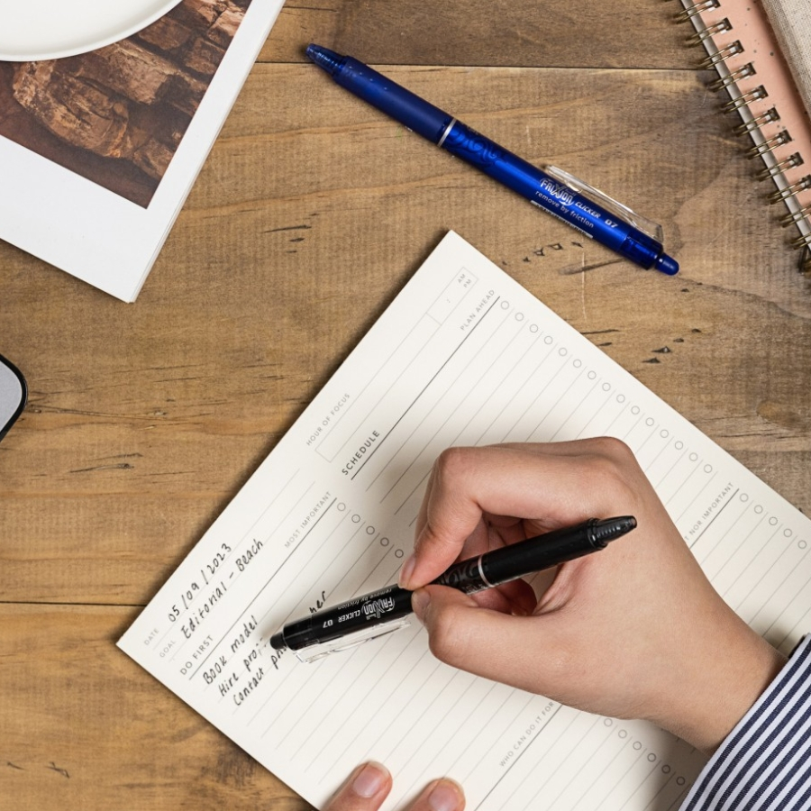 

Pulpen Cetek Erasable Pilot Frixion Pen 0.7mm bisa di hapus Original Jepang