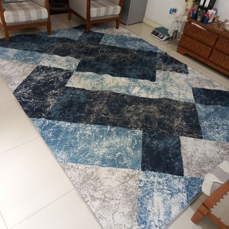 karpet motif abstrak