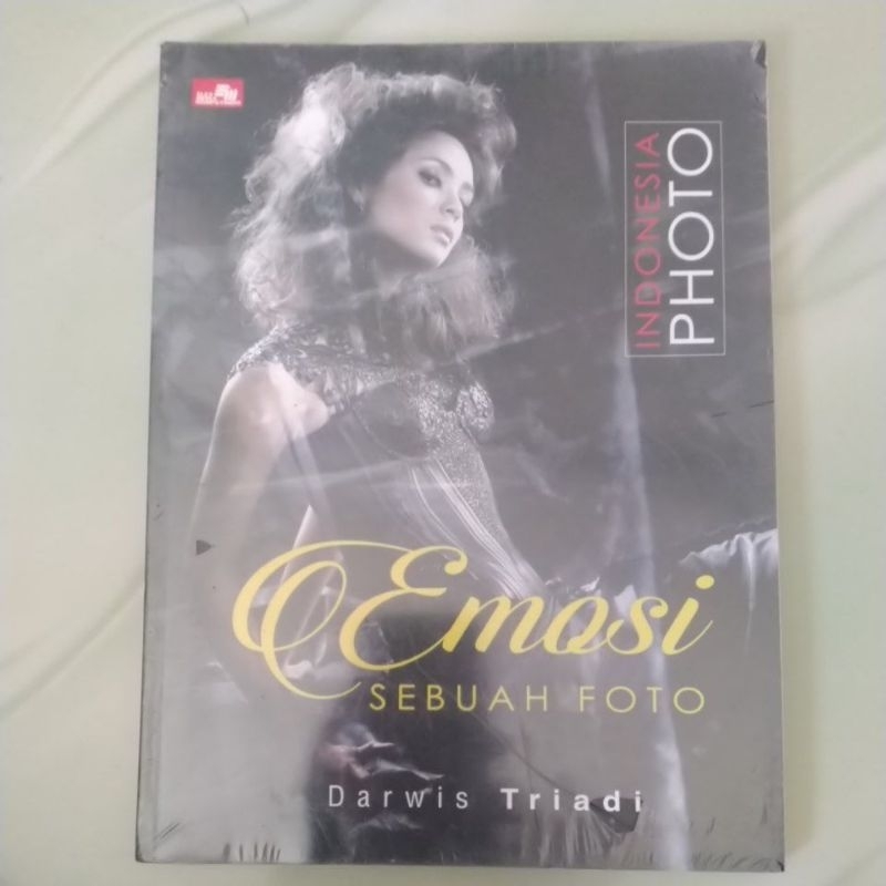 Buku Indonesia Photo Emosi Sebuah Foto - Darwis Triadi