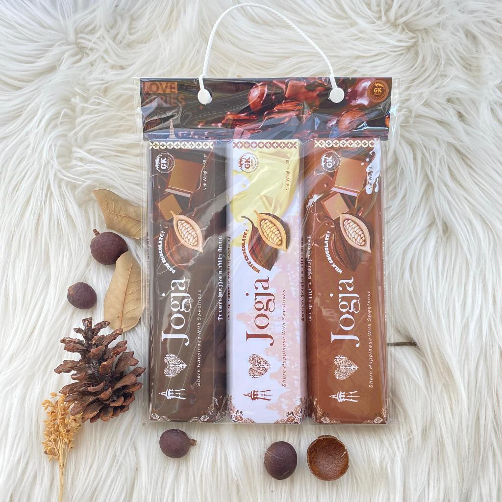 

CHOCOLATE HAND BAG ISI 3 OLEH-OLEH KHAS JOGJA