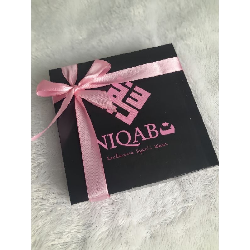 

NIQABت EXCLUSIVE - Box Hampers untuk Niqab/Cadar ( Hanya Box)