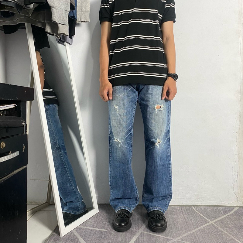 OPS RIPPED BLUE JEANS