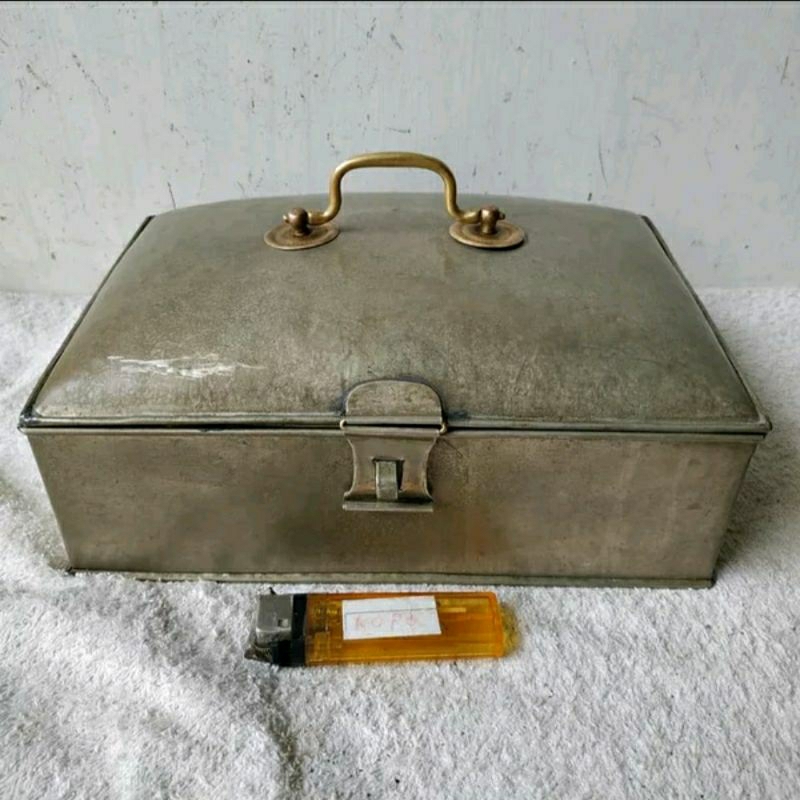 Pajangan Vintage Kotak Kinangan Kuningan Lapis Perak