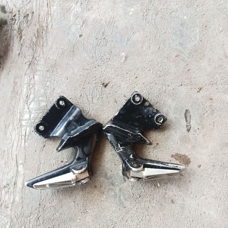 step pijakan kaki belakang Suzuki hayatie original copotan motor