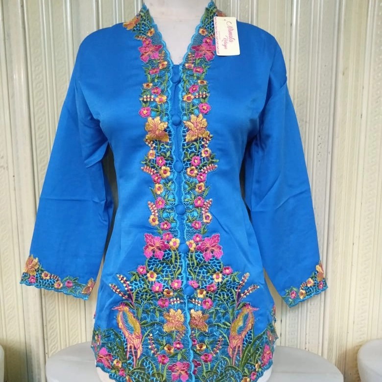 Atasan Kebaya Encim Motif Kembang Bahan Katun Warna Biru Langit