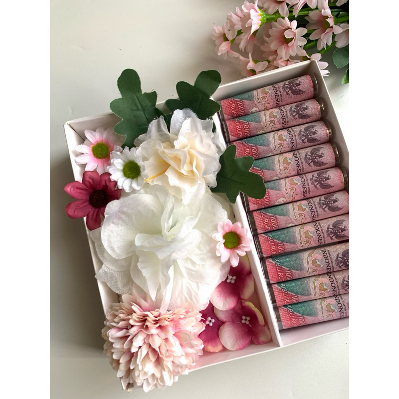 

pink bloom box/ giftbox/ bloombox /hampers