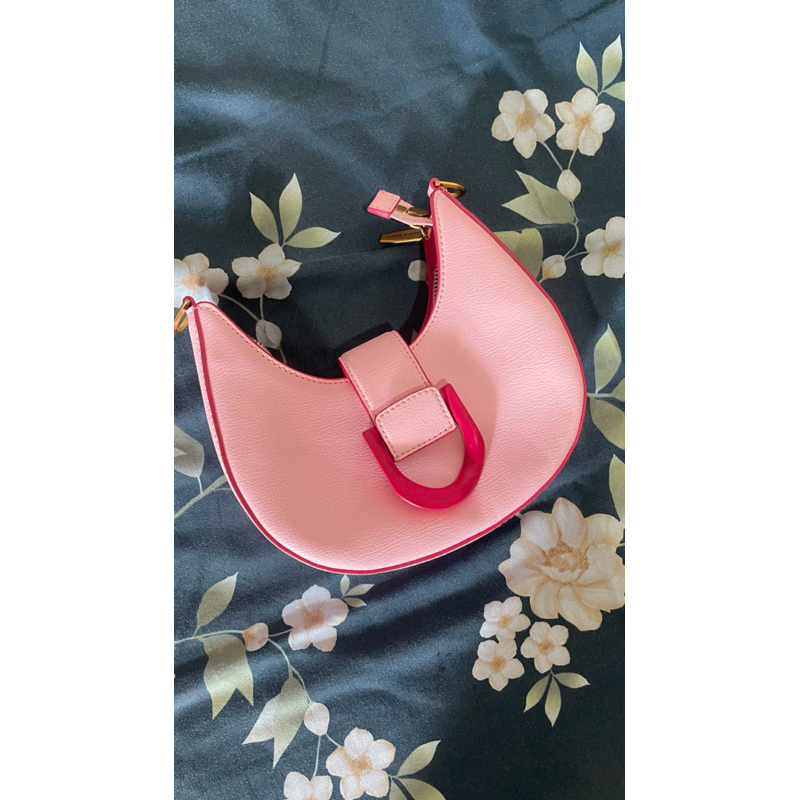 [PRELOVED] ITZY X CHARLES AND KEITH : ITZ MINE COLLECTION TAS HOBO BELTED GABINE - PINK