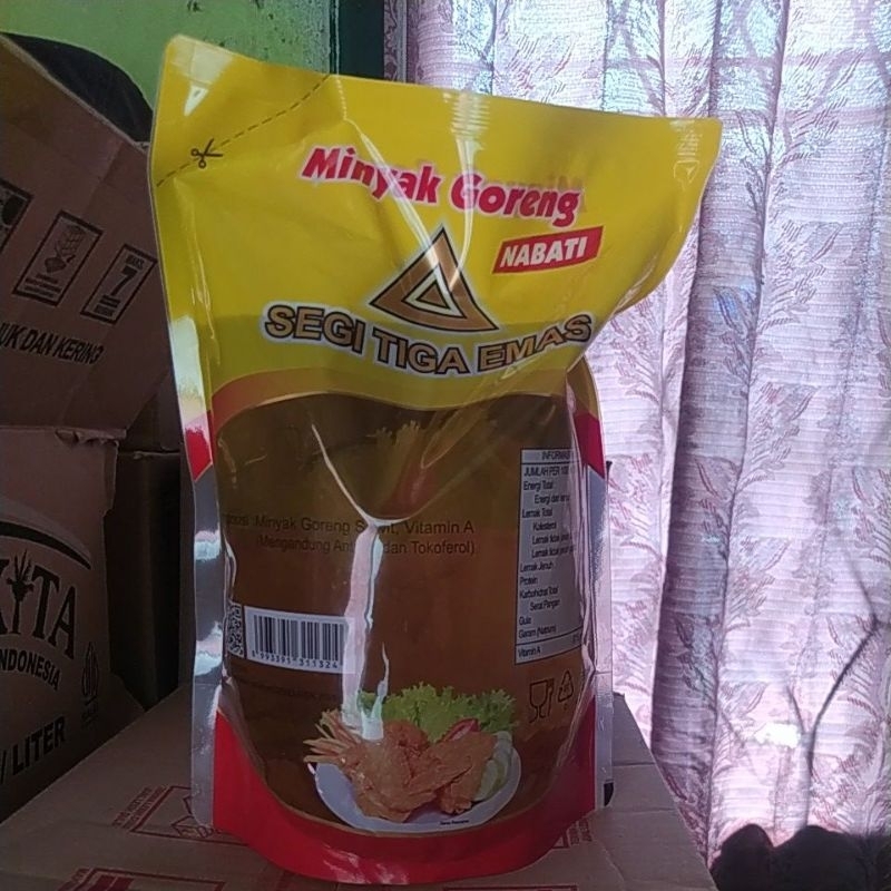 

minyak goreng segitiga emas 2 liter