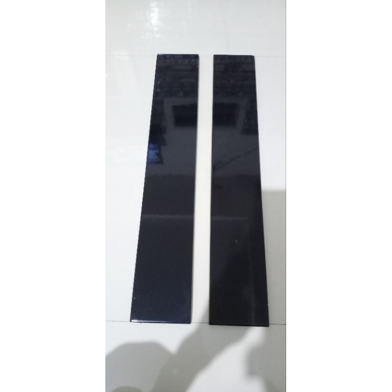 list keramik dinding super black hitam polos ukuran 10x50 grosir list keramik dinding hitam polos su