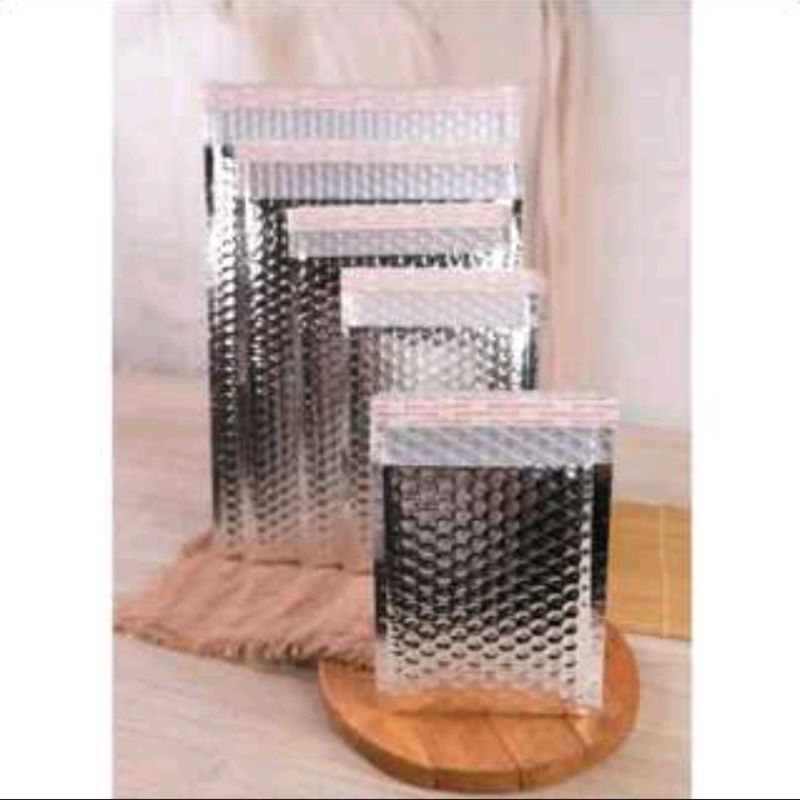 

Amplop buble wrap silver chrome ukuran 17x28cm
