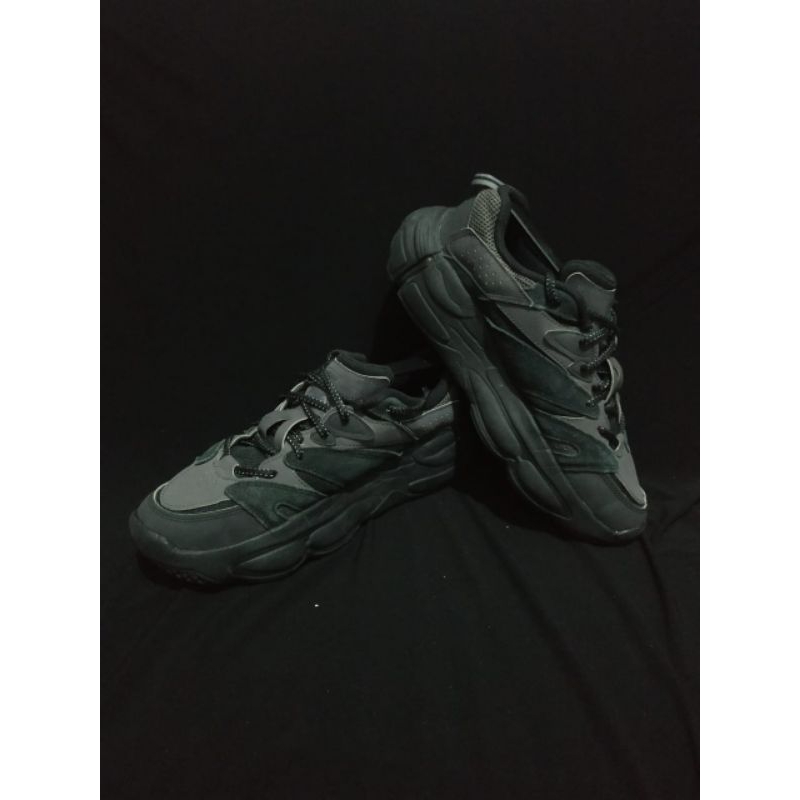 Sepatu Second / Sepatu Bekas FILA Grant Hill 1 Retro Black - Size : 42 - Insole : 26 cm- sneaker / r