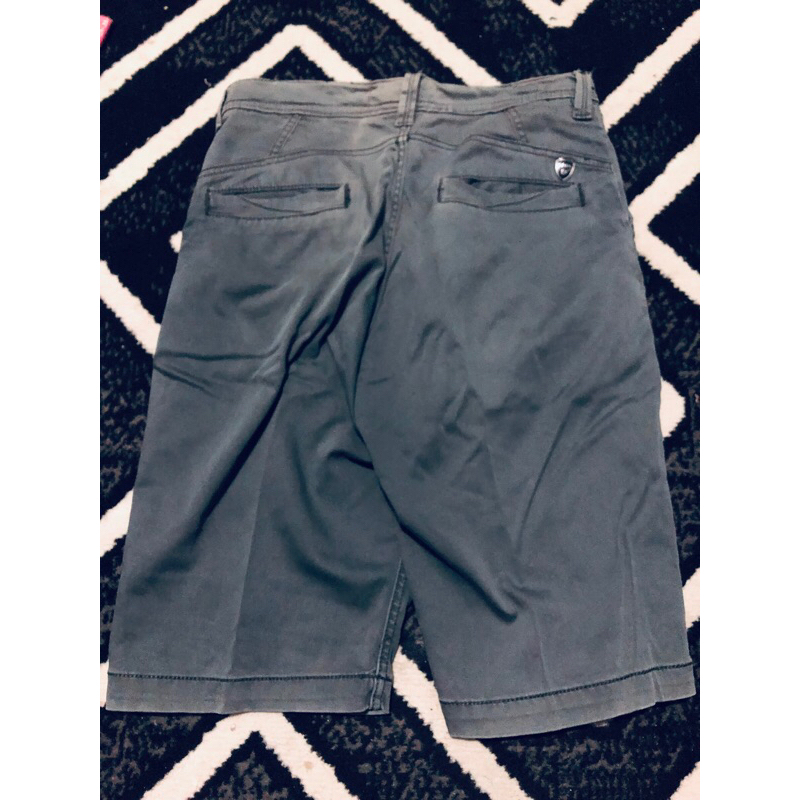 Celana pendek emba ori