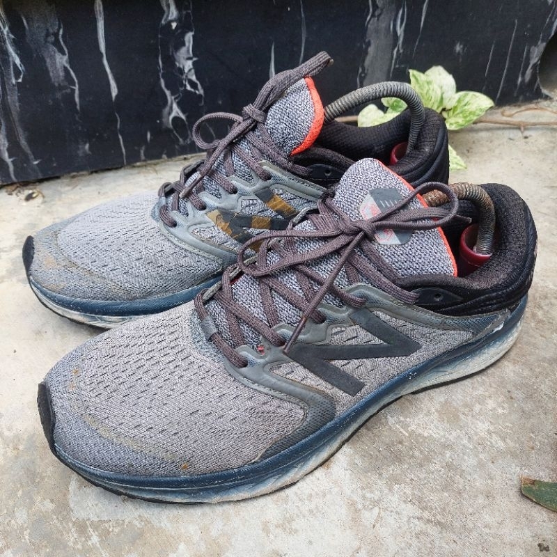 sepatu running second merk New balance size 45(28cm)