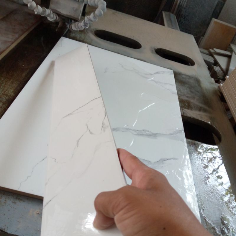 Granit plin 10x60 motif Carara