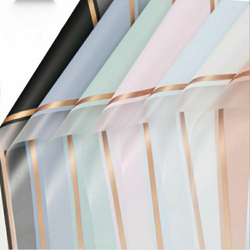 

Kertas Buket Cellophane Gold Line Frame Transparan 58 cm / Kertas Buket List Gold / Kertas Buket Bunga