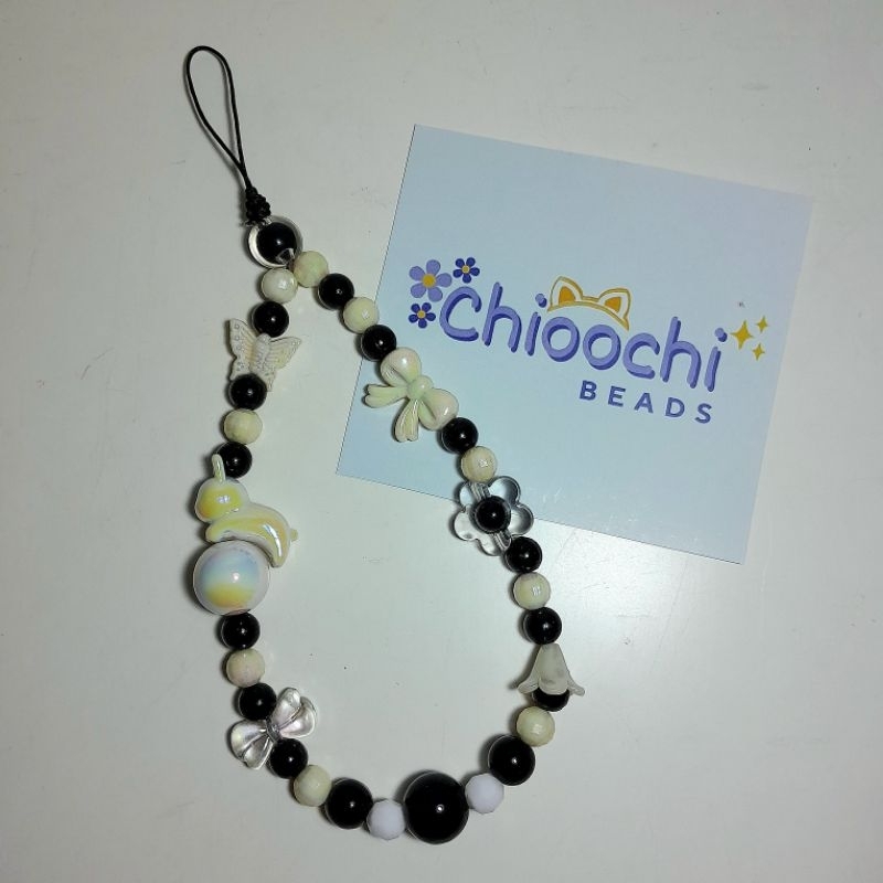PHONE STRAP HP TAS POUCH KELINCI LOMPAT BUNGA WARNA HITAM PUTIH BY CHIOOCHI BEADS