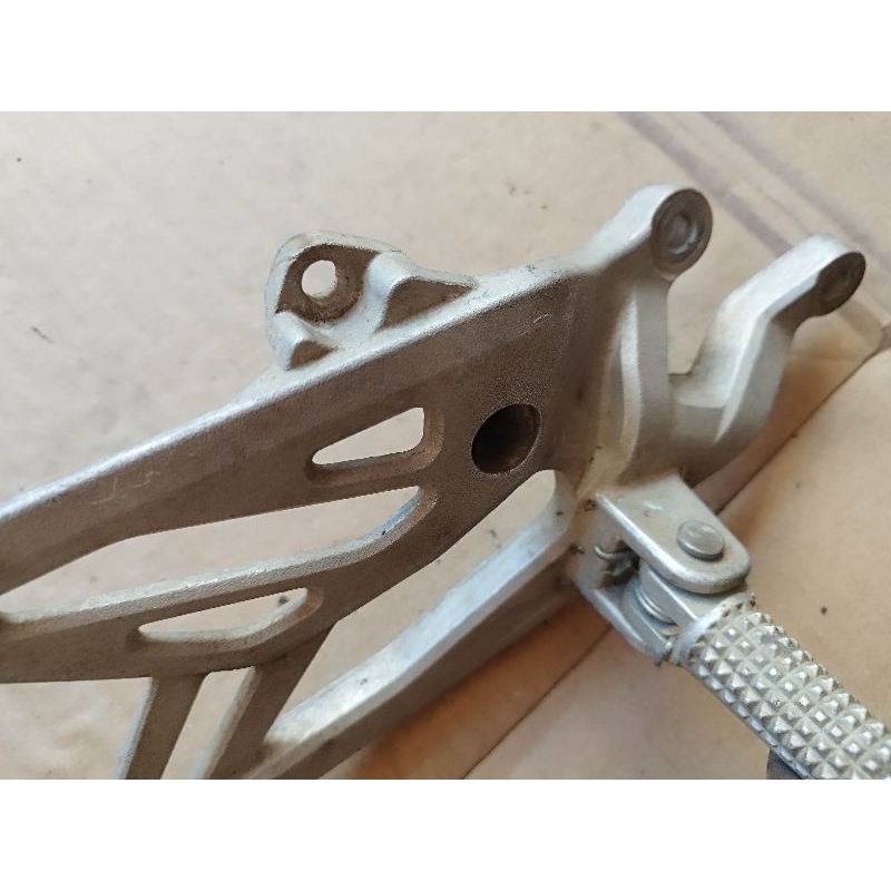 footstep Postep step kanan Yamaha R 15 V3 original