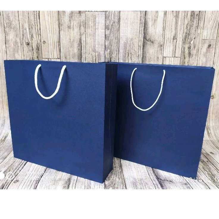 

Ready paperbag polos navy P32xL7,5xT31 bertali
