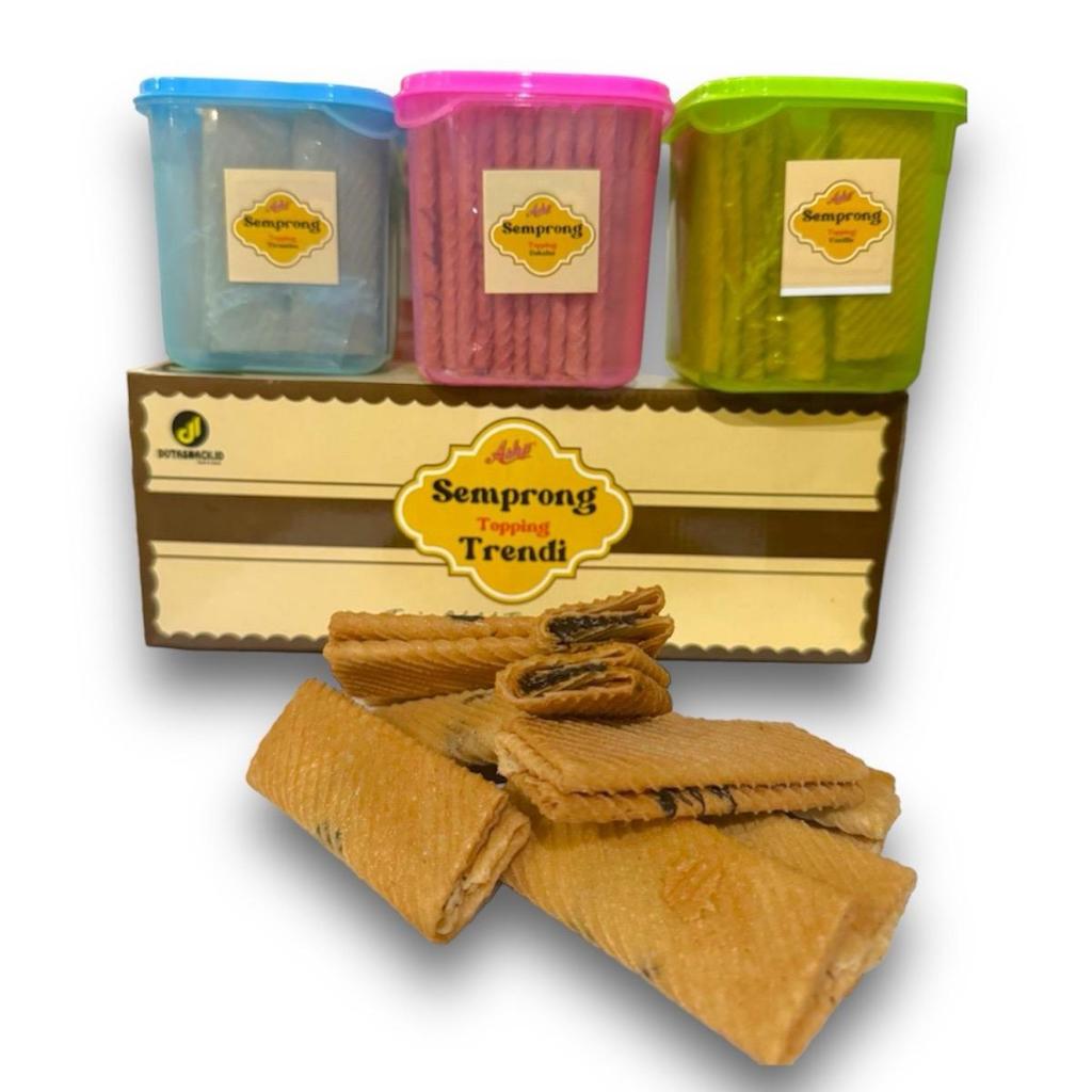 

hampers 1 karton kue SEMPRONG dutasnack.id - topping trendy isi 3 toples mix 3 rasa coklat, vanila dan Tiramisu