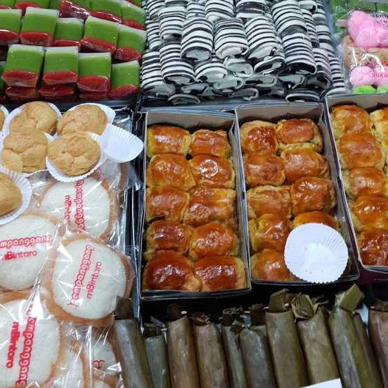 

Snack Box Kue Kotak Isi 4 Kue Halal
