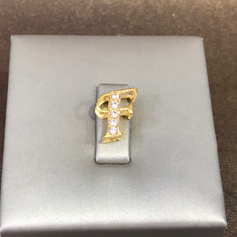 LIONTIN EMAS INISIAL HURUF F 700 LLE0383